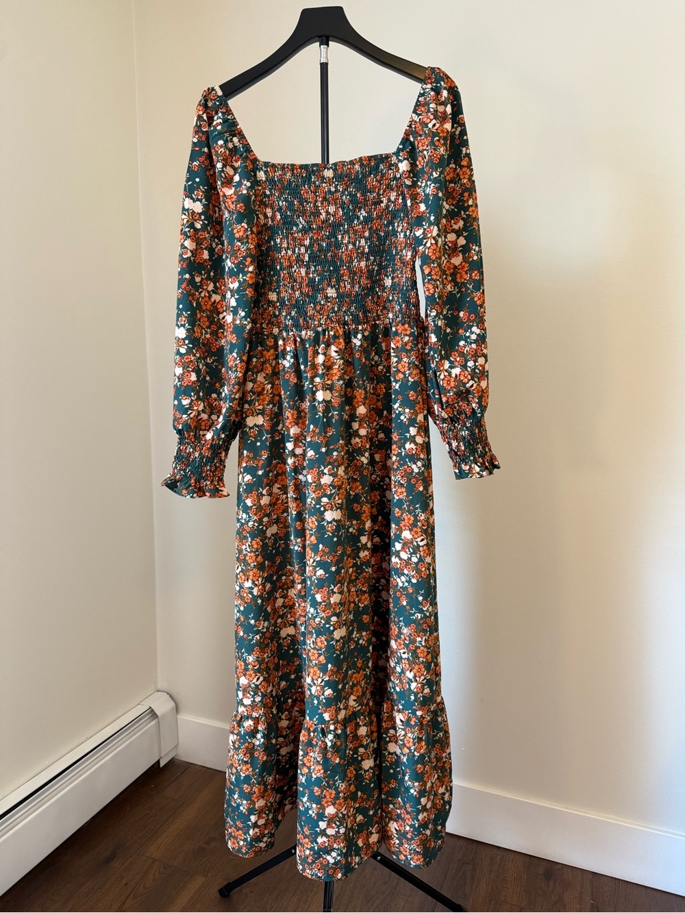 Maxi Dress with long sleeves- Perfect outfit for Fall season